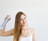 El champú en seco puede facilitarte la rutina de estilizar el cabello en días ajetreados.