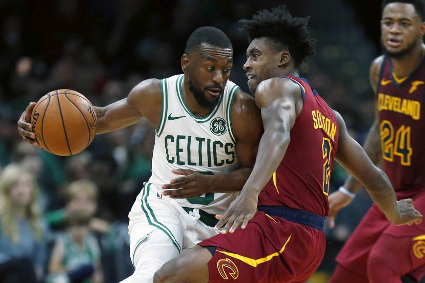 Kemba Walker, con la bola, es ahora la principal figura de los Celtics de Boston. (AP)