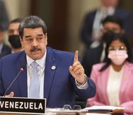 En esta fotografía proporcionada por la Oficina de Prensa de Miraflores, el presidente de Venezuela, Nicolás Maduro, habla en la Cumbre de la Comunidad de Estados Latinoamericanos y Caribeños (CELAC), el sábado 18 de septiembre de 2021, en la Ciudad de México. (Oficina de Prensa de Miraflores vía AP)