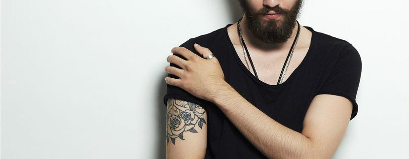 De tatuajes y “piercings”