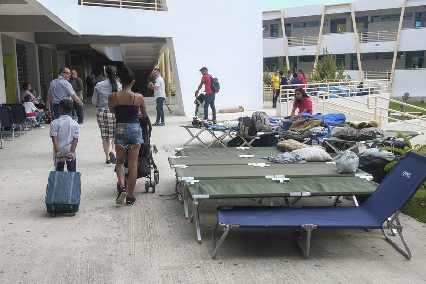 La escuela Bernardino Codero sirve de refugio para los afectados por los movimientos telúricos en Ponce.