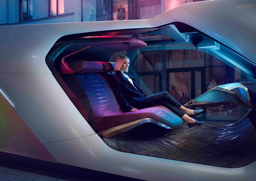 El BMW i Interaction EASE demuestra cómo podría sentirse la movilidad en el futuro una vez que la conducción autónoma se convierta en algo común. (Suministrada)