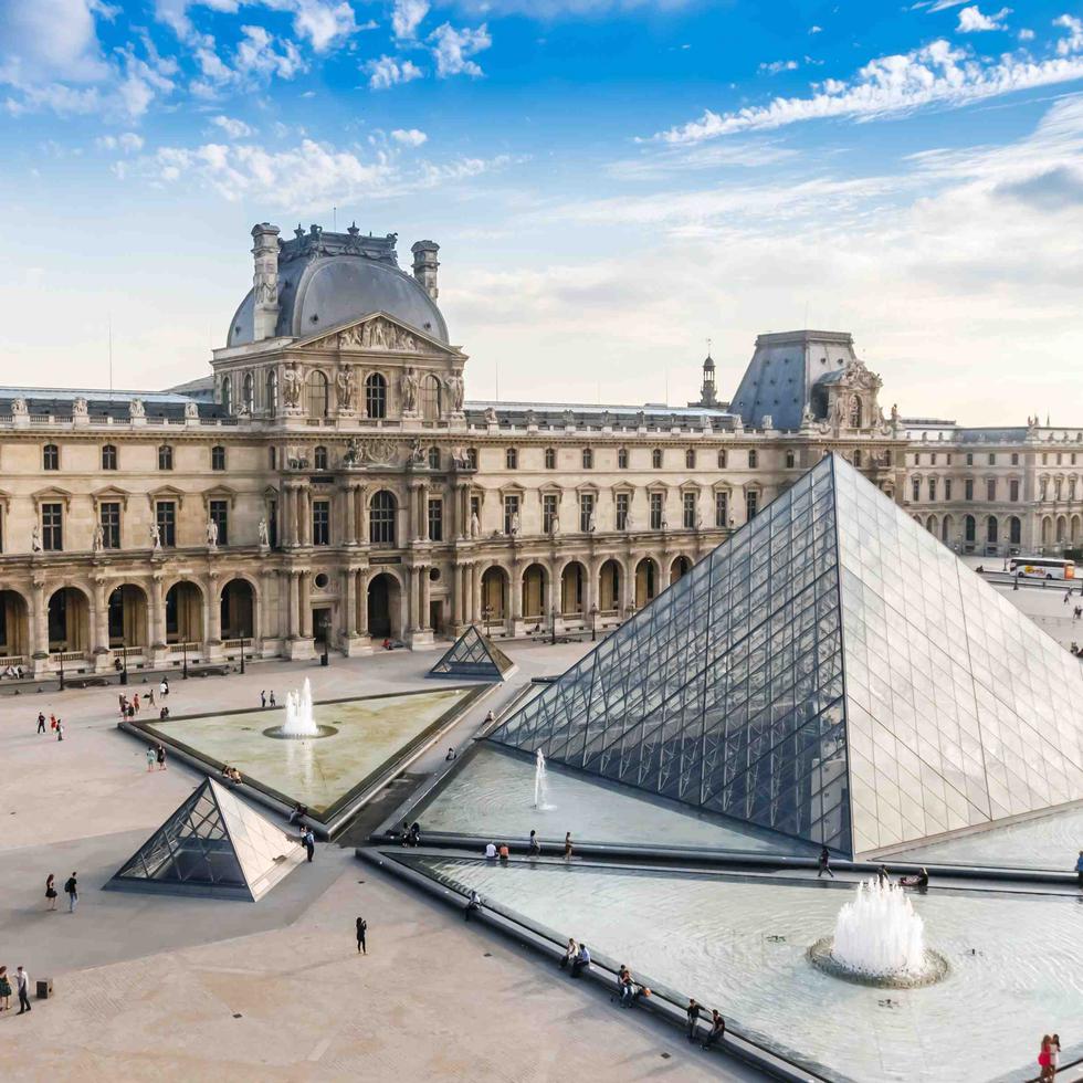 El Museo de Louvre, en París, es el más visitado de Francia.