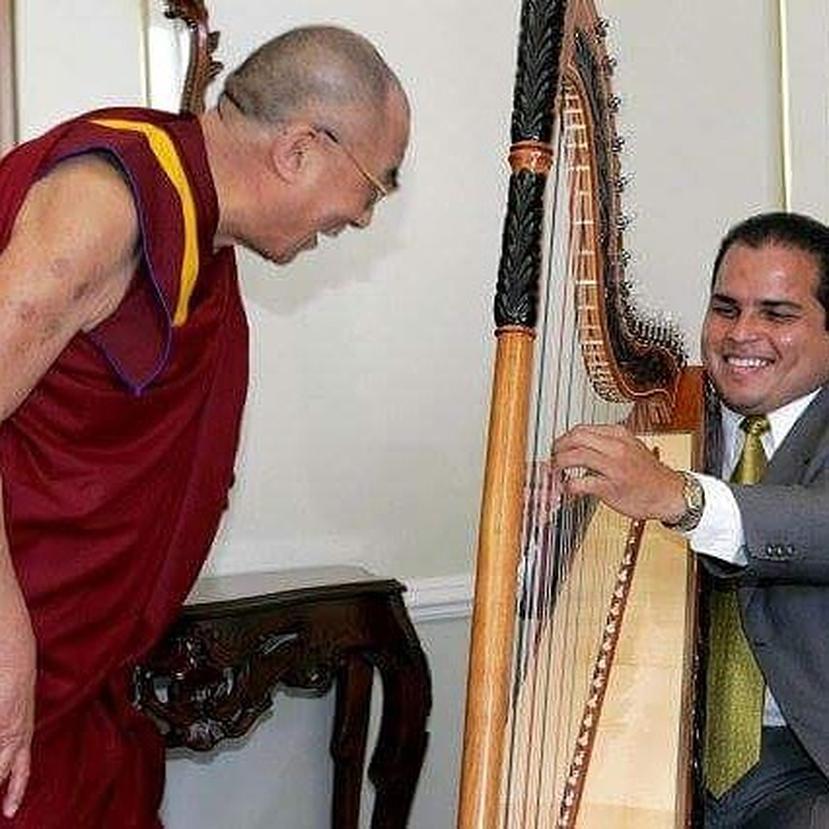 El arpista cuenta con una trayectoria de 35 años y ha tocado para importantes figuras, como el Dalai Lama, durante su visita a Puerto Rico en 2003. (Suministrada)
