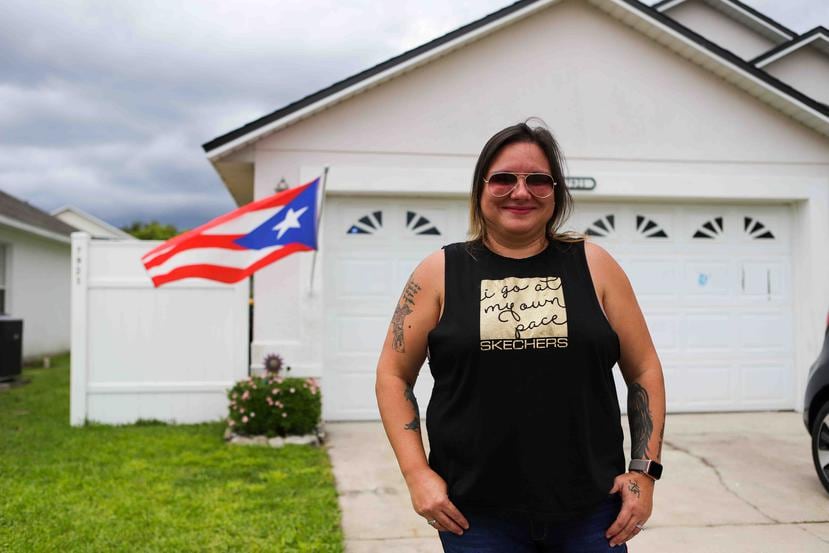 Frances Santiago, residente de Rolling Hills Estates en Kissimmee y quien está en una disputa con el consejo residencial de su urbanización por tener una bandera de Puerto Rico ondeando frente a su residencia.