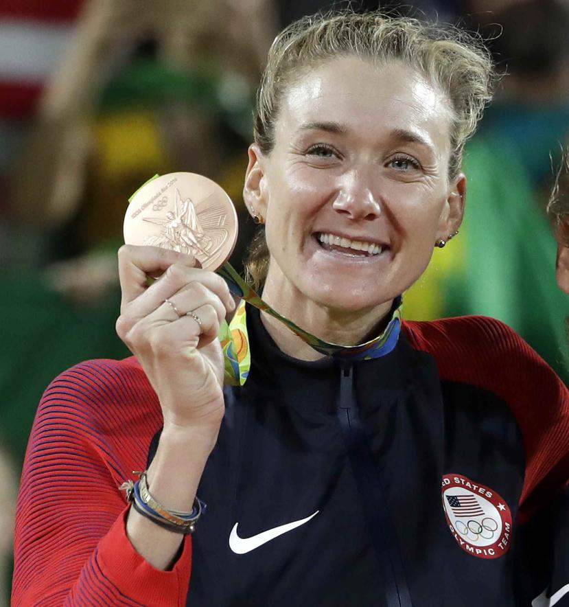 Kerri Walsh Jennings, estrella del voleibol de playa, dijo que su medalla de bronce se ha oxidado y se están rompiendo. (AP)