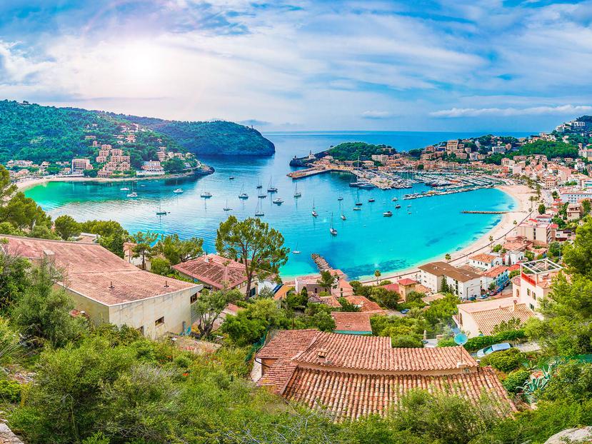 Mallorca te dejará encantado con sus hermosas playas y paisajes que parecen sacados de una portada de revista.