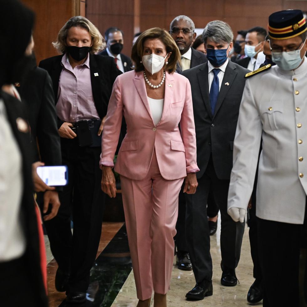 La presidenta de la Cámara de Representantes de EE.UU., Nancy Pelosi, a su llegada al Parlamento de Malasia. EFE/EPA/Nazri Rapaai.
