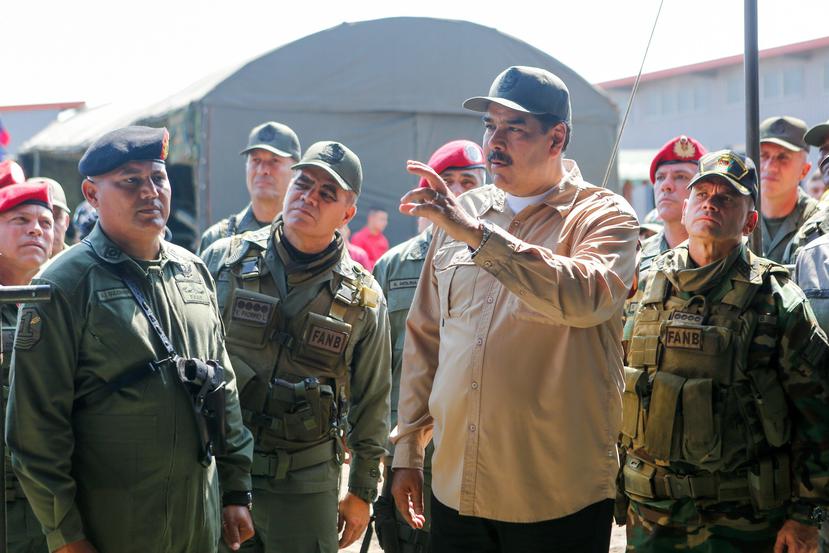 Maduro encabezó las maniobras militares con las que mostró su confianza en los soldados. (EFE)