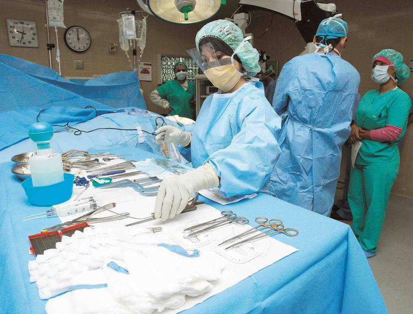 Especialidades quirúrgicas y de pediatría están entre las que más apremian por la fuga de médicos. (Archivo / GFR Media)