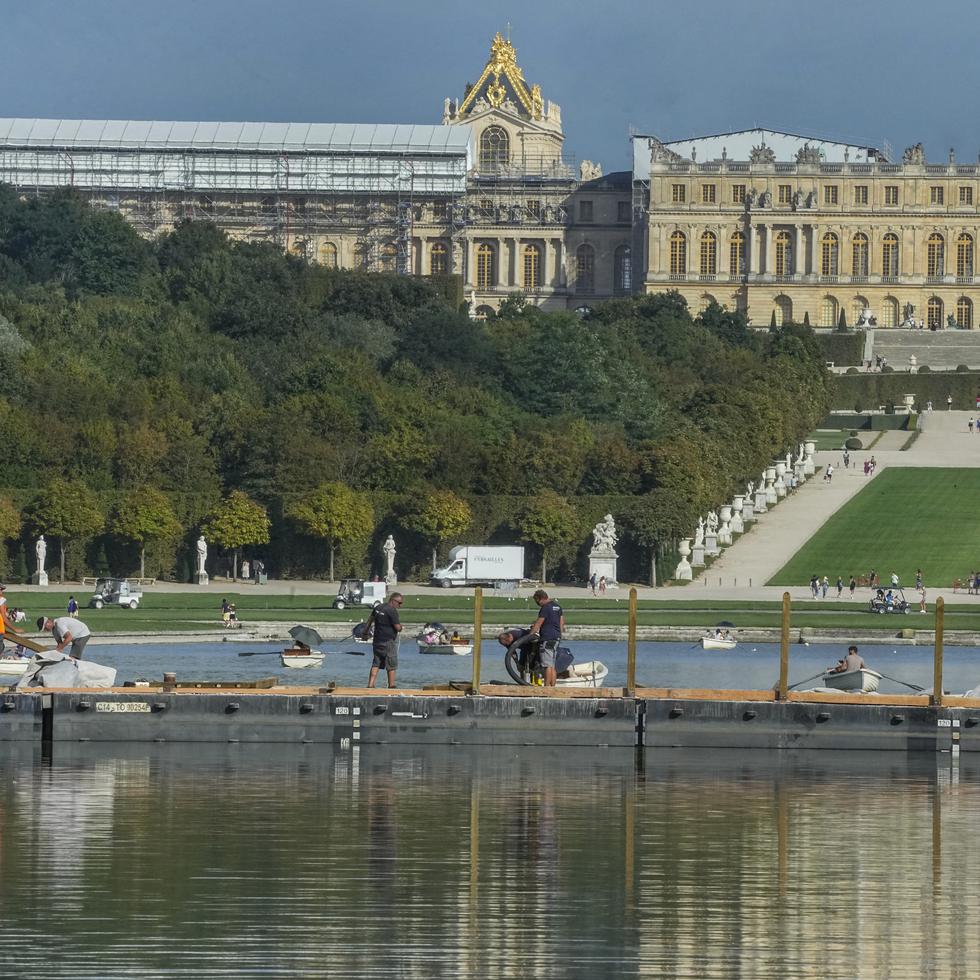 El amplio complejo palaciego era la residencia del rey Luis XVI antes de su decapitación durante la Revolución Francesa.