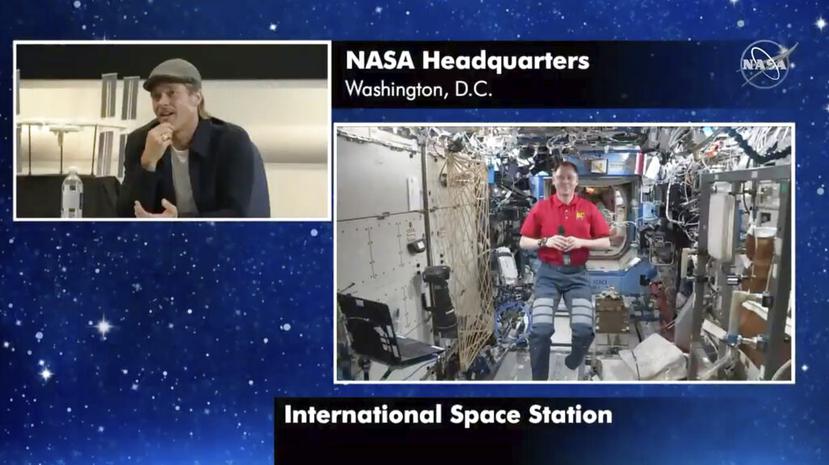 Brad Pitt (izquierda) dialoga con el astronauta de la EEI, Nick Hague, sobre la película "Ad Astra". (Nasa vía AP)