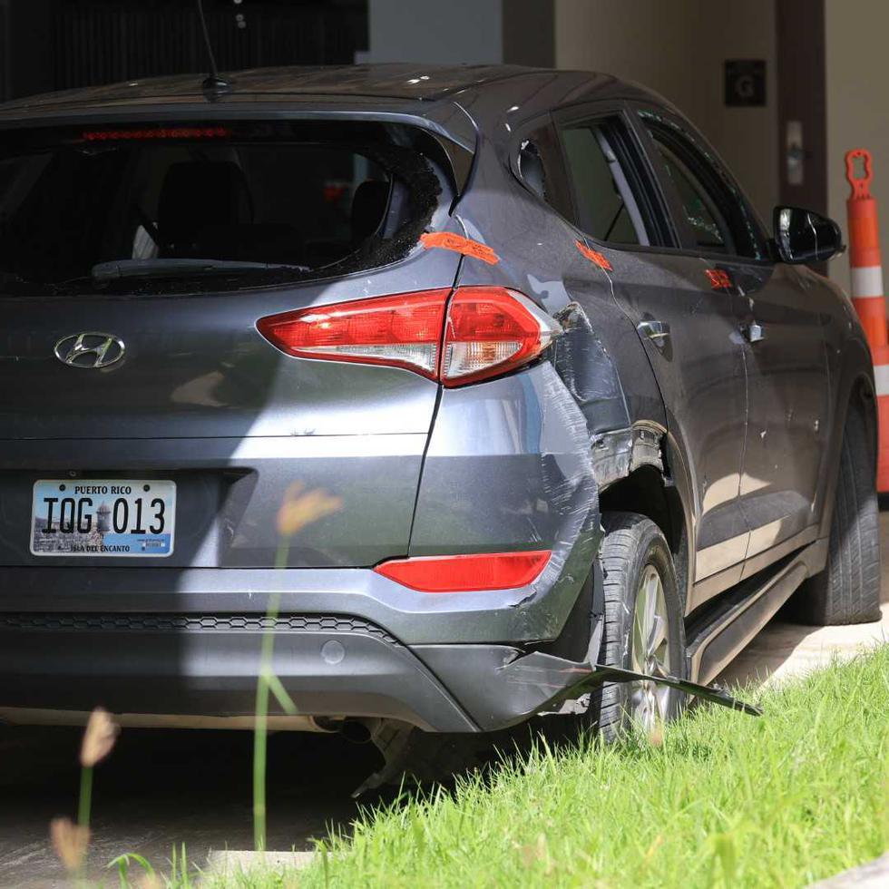 La foto muestra los impactos de bala que recibió el Hyundai Tucson que supuestamente conducía el adolescente en el momento de la intervención.
