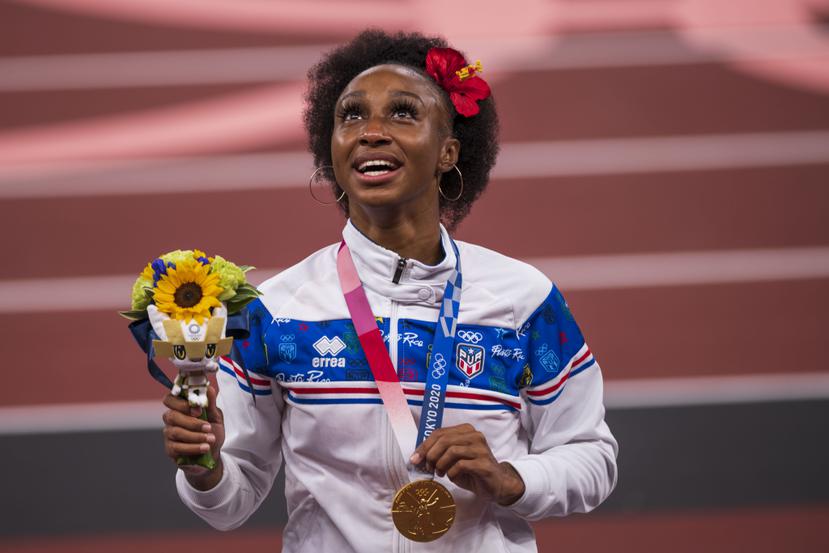 Jasmine Camacho-Quinn ganó el oro en Tokio y estableció una marca olímpica en los 100 metros con vallas.