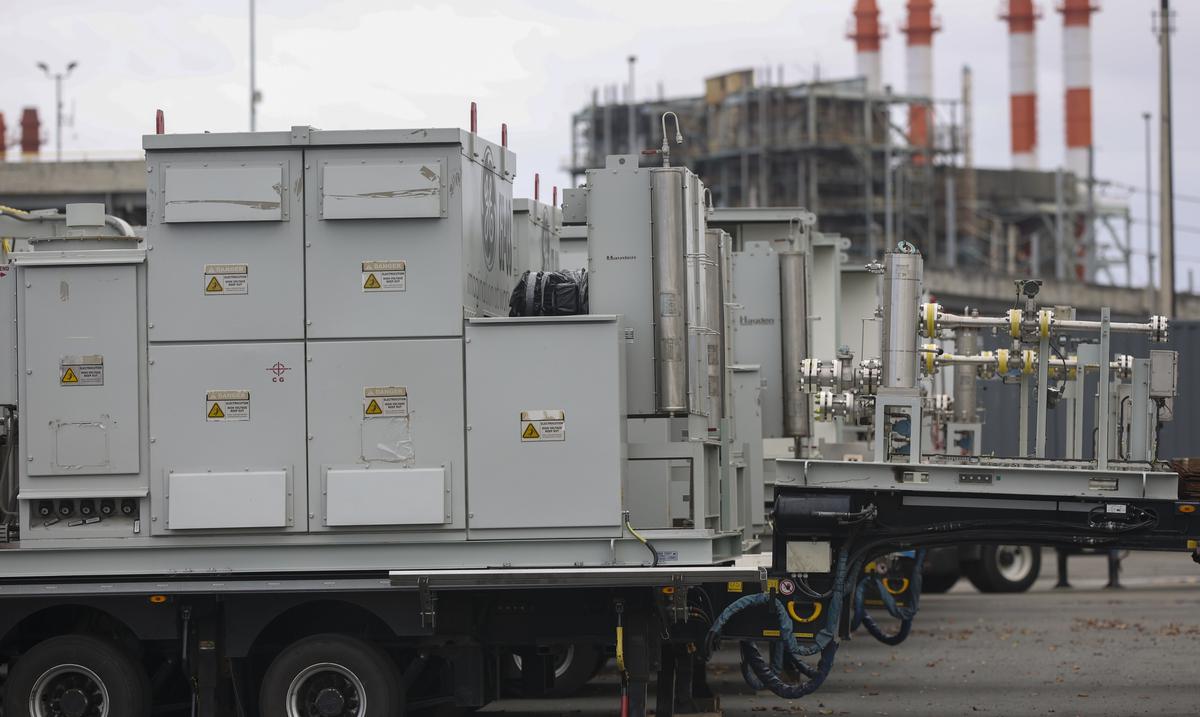 Uncertainty of power production following FEMA’s refusal to provide additional portable generators