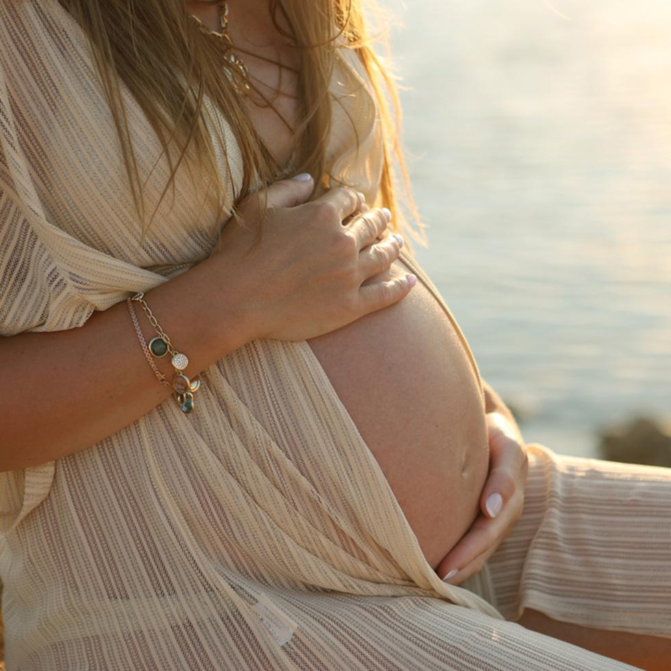 Estudios realizados entre 35,691 mujeres embarazadas vacunadas y no vacunadas demostraron que la inmunización no altera ninguno de los riesgos conocidos durante el embarazo.