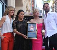 De izquierda a derecha: las actrices Felicity Huffman, Eva Longoria y Anna Faris, junto al cantante y actor Ricky Martin. (AP/Willy Sanjuan/Invision)