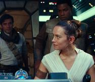 De izquierda a derecha, Chewbacca (Joonas Suotamo), Poe Dameron (Oscar Isaac), Rey (Daisy Ridley) y Finn (John Boyega). (AP)