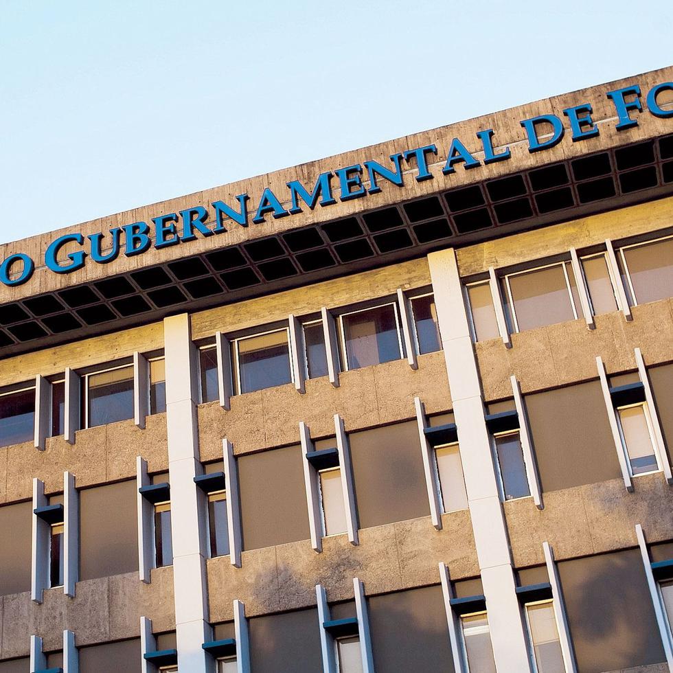 En el 2015, la Corporación para el Financiamiento Público (PFC, en inglés), una subsidiaria del desaparecido Banco Gubernamental de Fomento, fue el primer emisor de deuda del gobierno puertorriqueño en incumplir con el pago de sus bonos.
