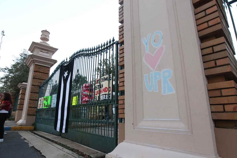 El Recinto de Río Piedras de la Universidad de Puerto Rico mantiene sus portones cerrados como parte del paro que realizan en contra de la Junta. (GFR Media)
