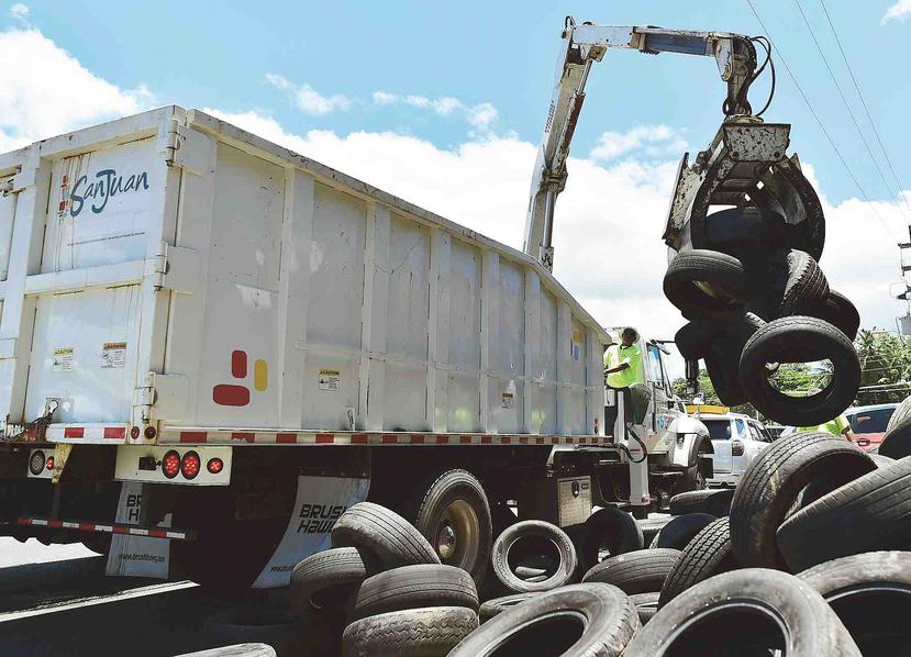 El Municipio de San Juan realizó ayer un recogido de neumáticos y una campaña de orientación en varias comunidades.
