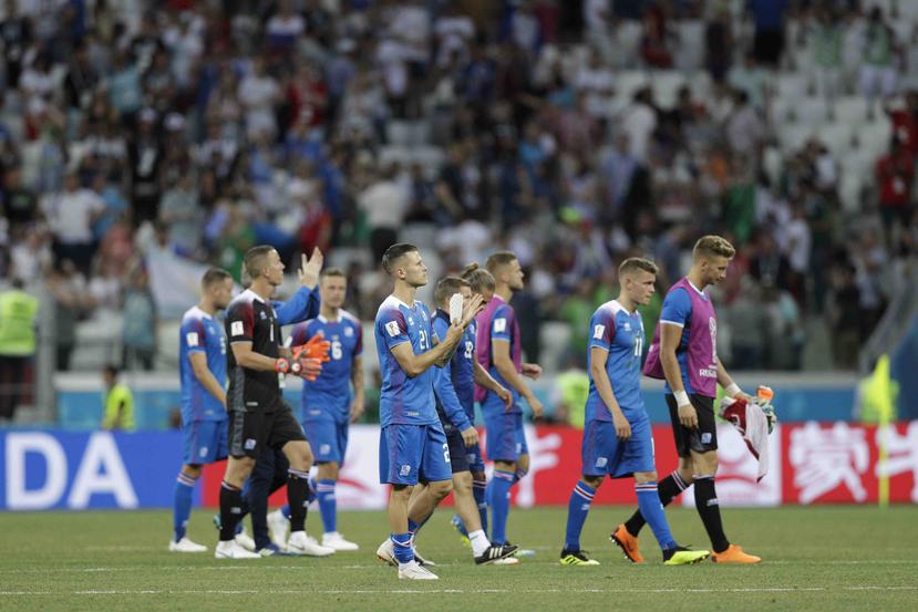 La selección, conocida simplemente por los islandeses como “Nuestros Chicos”, perdió el segundo compromiso, por 2-0 ante los nigerianos. (AP)