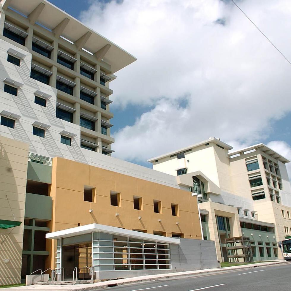 Desde el cierre de Torre Norte, en el 2018, y ResiCampus en el 2020, Plaza Universitaria es la única vivienda disponible para los estudiantes de la UPR. El complejo cuenta con 500 habitaciones y el costo de vivienda circula entre los $255 y $410.