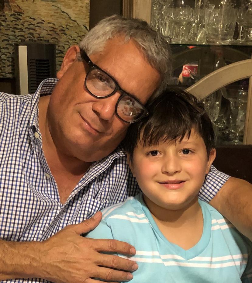 Manolo Rivera Cubano junto a su nieto, José Manuel.