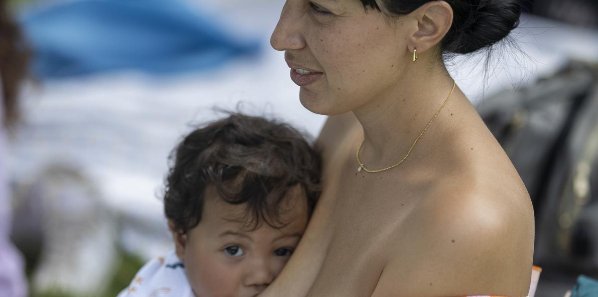 Un nuevo estudio ha constatado que las madres lactantes que reciben la vacuna de refuerzo contra el Covid-19 transmiten los anticuerpos a través de la leche materna