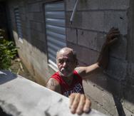 Ángel Tirado llevó a El Nuevo Día por un recorrido de su casa en Yabucoa que sigue reconstruyendo cinco años después de que el huracán María la destrozó al arrancar el techo de zinc.