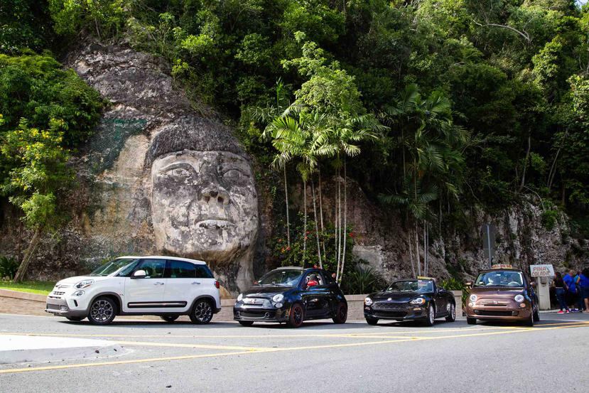 Siguiendo estrictas medidas de seguridad en la carretera, visitaron lugares emblemáticos del área como, la estatua de Cristóbal Colón, en Arecibo, el Mirador de Guajataca, en Quebradillas, y la Cara de Indio en Isabela.