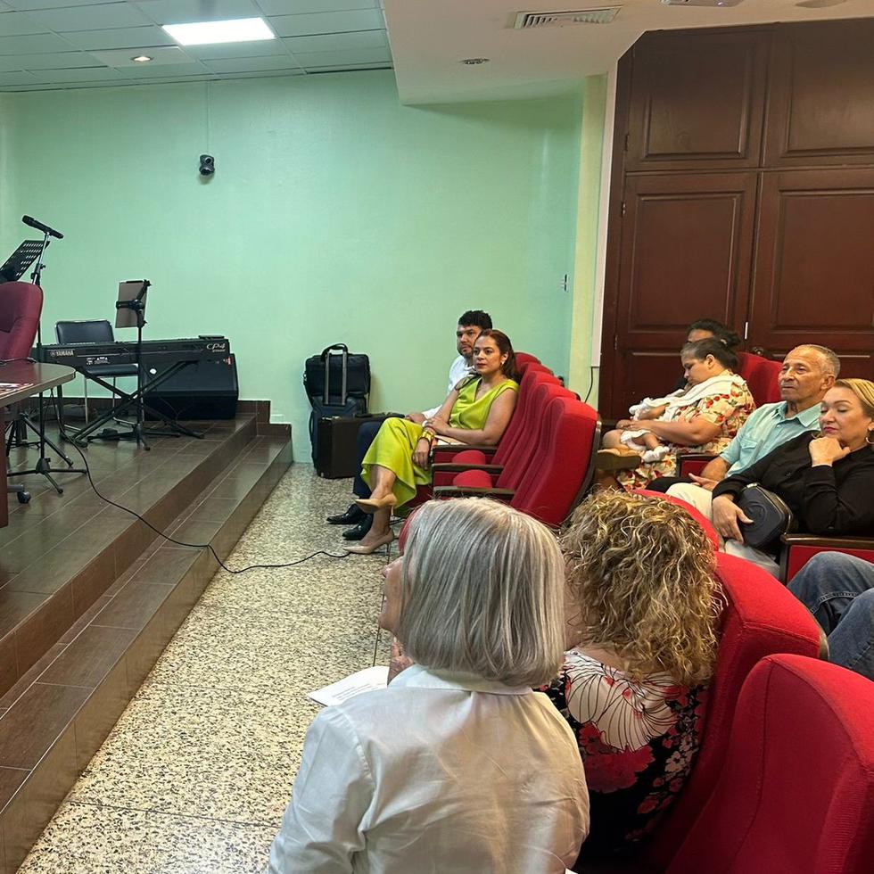 El presidente de GFR Media, Pedro Zorrilla, presentó los detalles del proyecto a los boricuas radicados en República Dominicana.