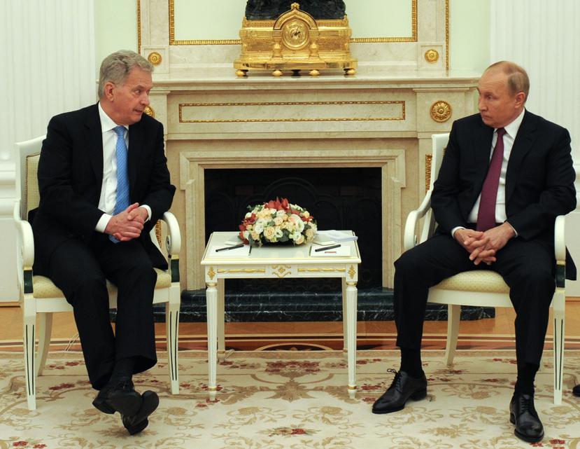 Imagen de archivo del presidente ruso, Vladimir Putin (derecha) y el presidente finlandés, Sauli Niinistö.