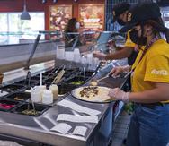 Los negocios de servicio rápido –conocidos también como “fast foods”- fue uno de los segmentos que registró un alza mayor en el gasto de consumo, con un promedio de $24 por visita.