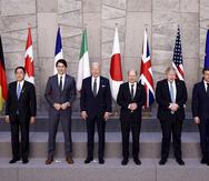 De izquierda a derecha: Fumio Kishida (Japón), Justin Trudeau (Canadá), Joe Biden (Estados Unidos), Olaf Scholz (Alemania), Boris Johnson (Reino Unido), Emmanuel Macron (Francia) y Mario Draghi (Italia).