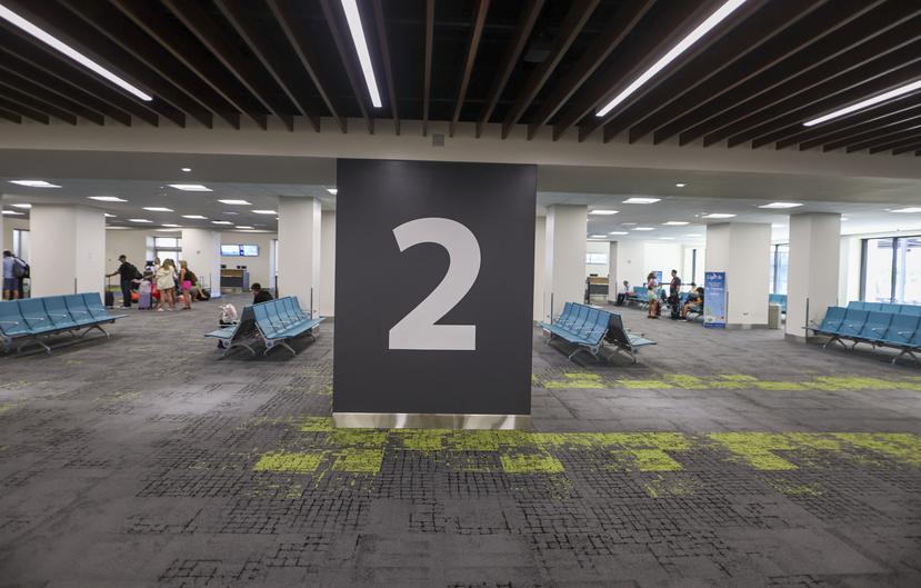 El terminal incorporó una alfombra gris con toques color verde en las ocho puertas de embarque, que está inspirada en los adoquines del Viejo San Juan.