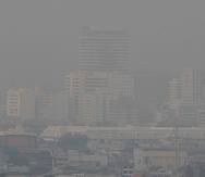 Una espesa capa de smog cubre el centro de Bangkok, Tailandia. (AP/Sakchai Lalit)