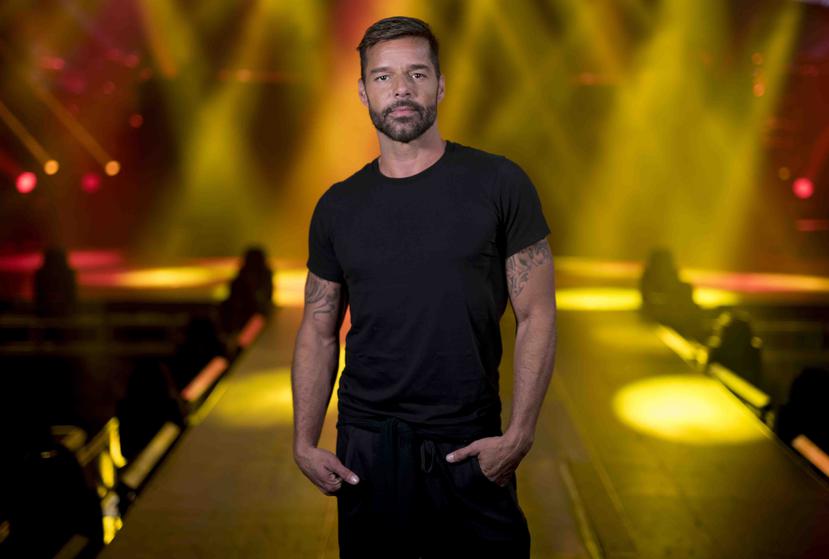 Ricky Martin, quien comienza su próxima gira el 7 de febrero en el Coliseo de Puerto Rico José Miguel Agrelot, posa en San Juan. (AP / Carlos Giusti)