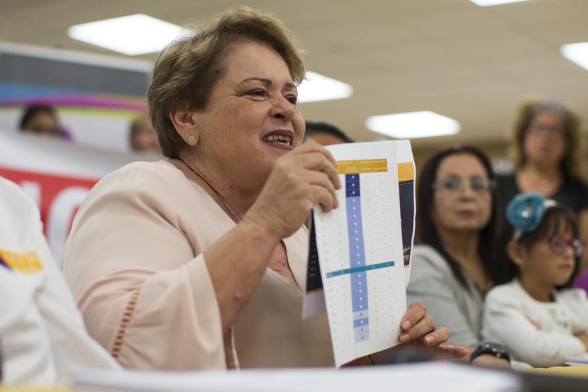 En la foto está Aida Díaz, presidenta de la Asociación de Maestros de Puerto Rico. (GFR Media)