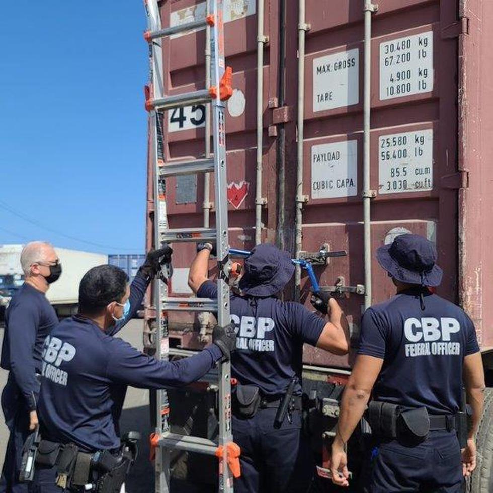 Después de la búsqueda por agentes de CBP y otras agencias, tres de los arrestados serán procesados criminalmente.