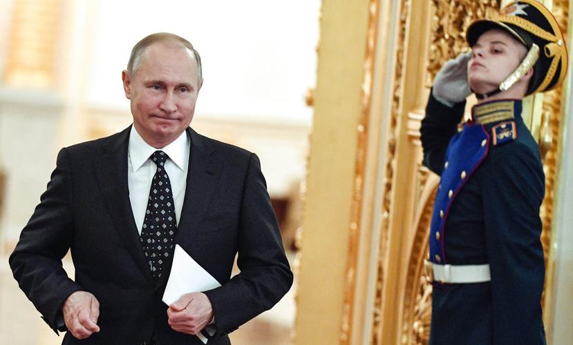 El líder ruso Vladimir Putin después de encabezar una junta de estado en el Kremlin, en Moscú, Rusia (AP).