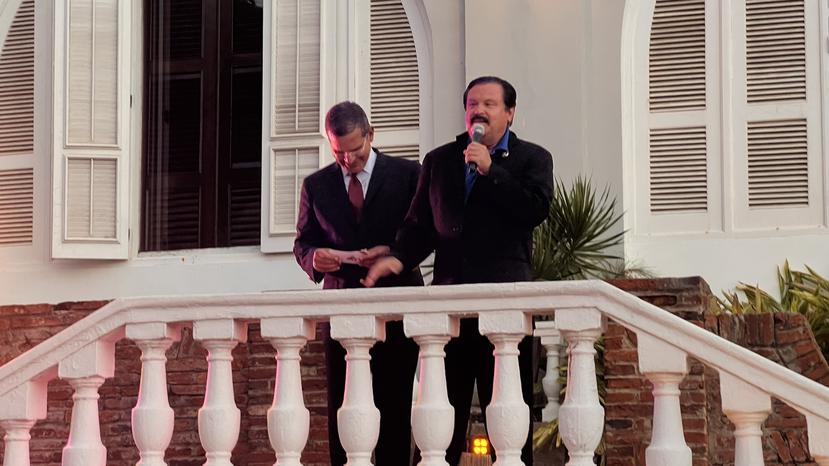 El presidente de LULAC, Domingo García, en un evento en San Juan la semana pasada con el gobernador Pedro Pierluisi.