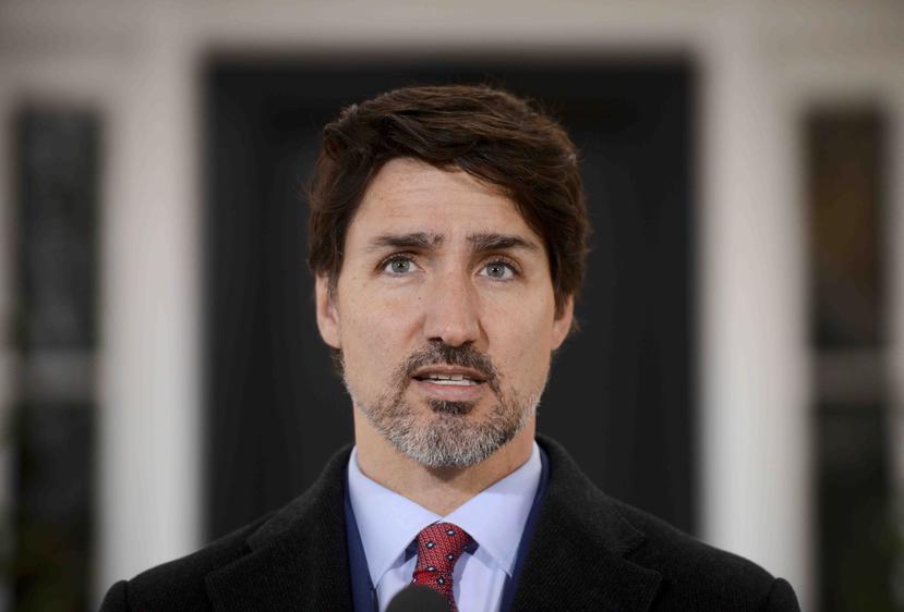 El primer ministro canadiense, Justin Trudeau, se dirige a canadienses sobre la pandemia de COVID-19 desde Rideau Cottaga en Ottawa, Canadá. (AP)