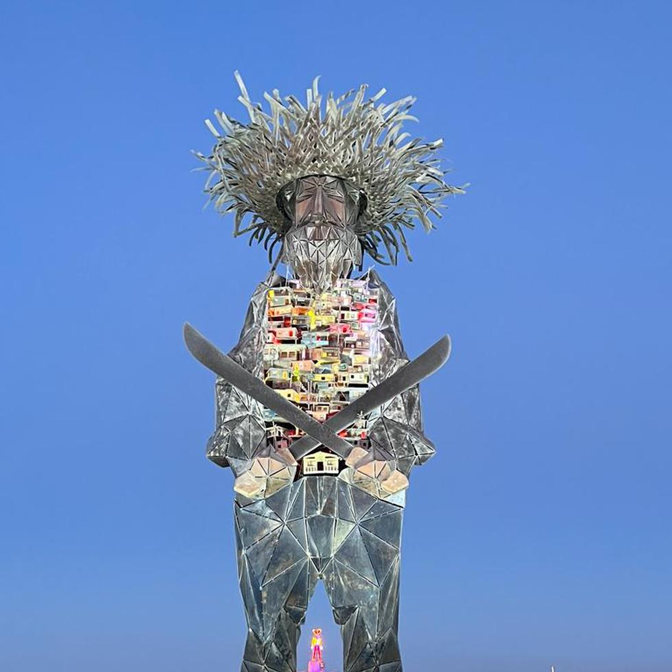 Escultura "Jíbaro soy" durante el festival "Burning Man".