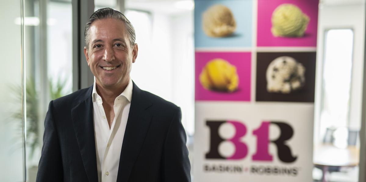 Juan Antonio “Tony” Larrea, president of Island Creamery Inc (ICI), the exclusive franchise holder in Puerto Rico since 2016, revealed that the company has launched an investment plan of approximately $11.2 million between this year and 2025 to unveil the chain’s new brand identity on the island, remodel some 26 Baskin-Robbins stores across the island and add four new ones.