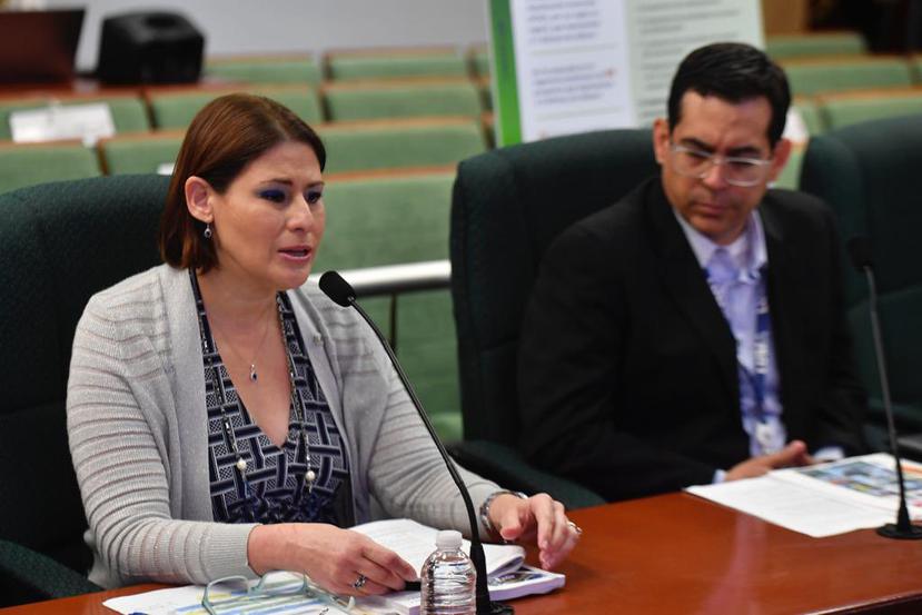 Mary Carmen Zapata, a la izquierda, laboró en la Autoridad de Energía Eléctrica (AEE) desde inicios de la década de 1990.