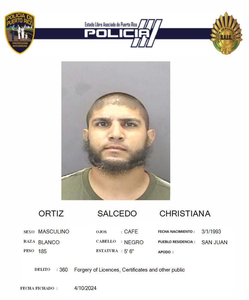 Contra Christian Antonio Ortiz Salcedo pesaba una orden de arresto por falsificación de licencia, certificado y otra documentación.