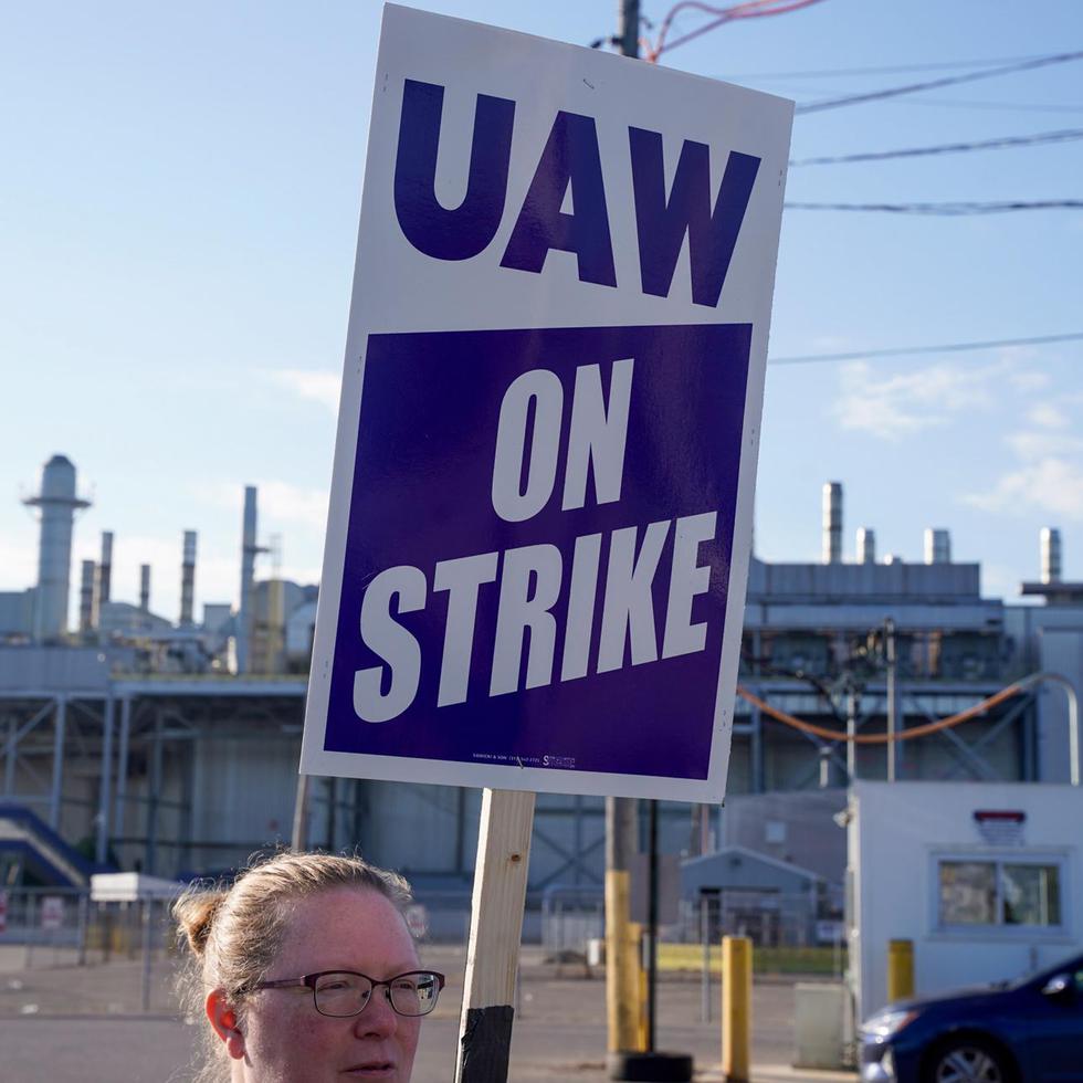 La huelga afecta en estos momentos a unos 12,500 trabajadores de las tres principales fabricantes de automóviles.