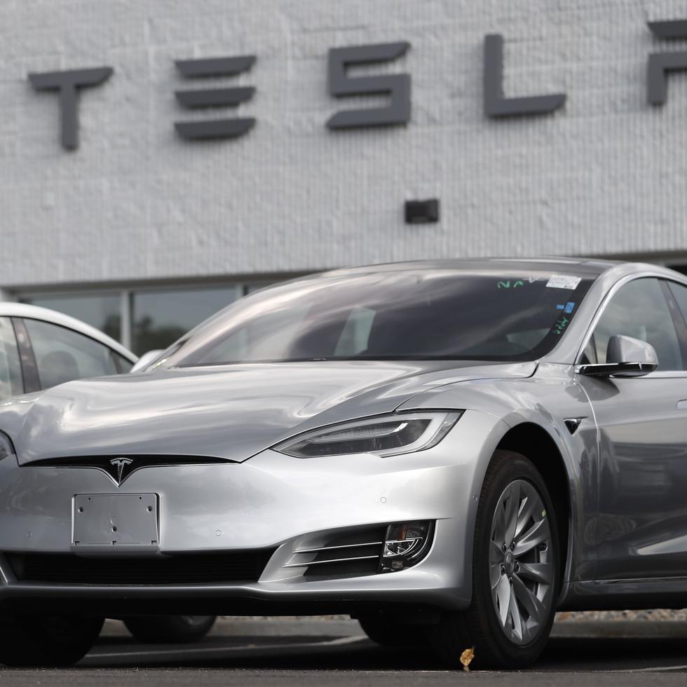 La revisión ordenada por la Administración Nacional para la Seguridad del Tránsito y Autopistas (NHTSA, en inglés) busca que se actualice el sistema de conducción asistida de varios modelos Tesla conocido como "Autopilot". En la foto, el modelo 3, uno de los llamados a revisión.