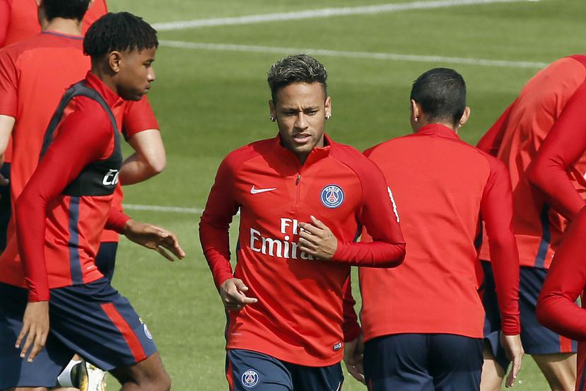 Neymar efectuó hoy su cuarto entrenamiento con sus nuevos compañeros. (EFE)